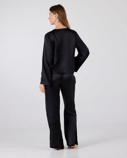 Amelia set Black