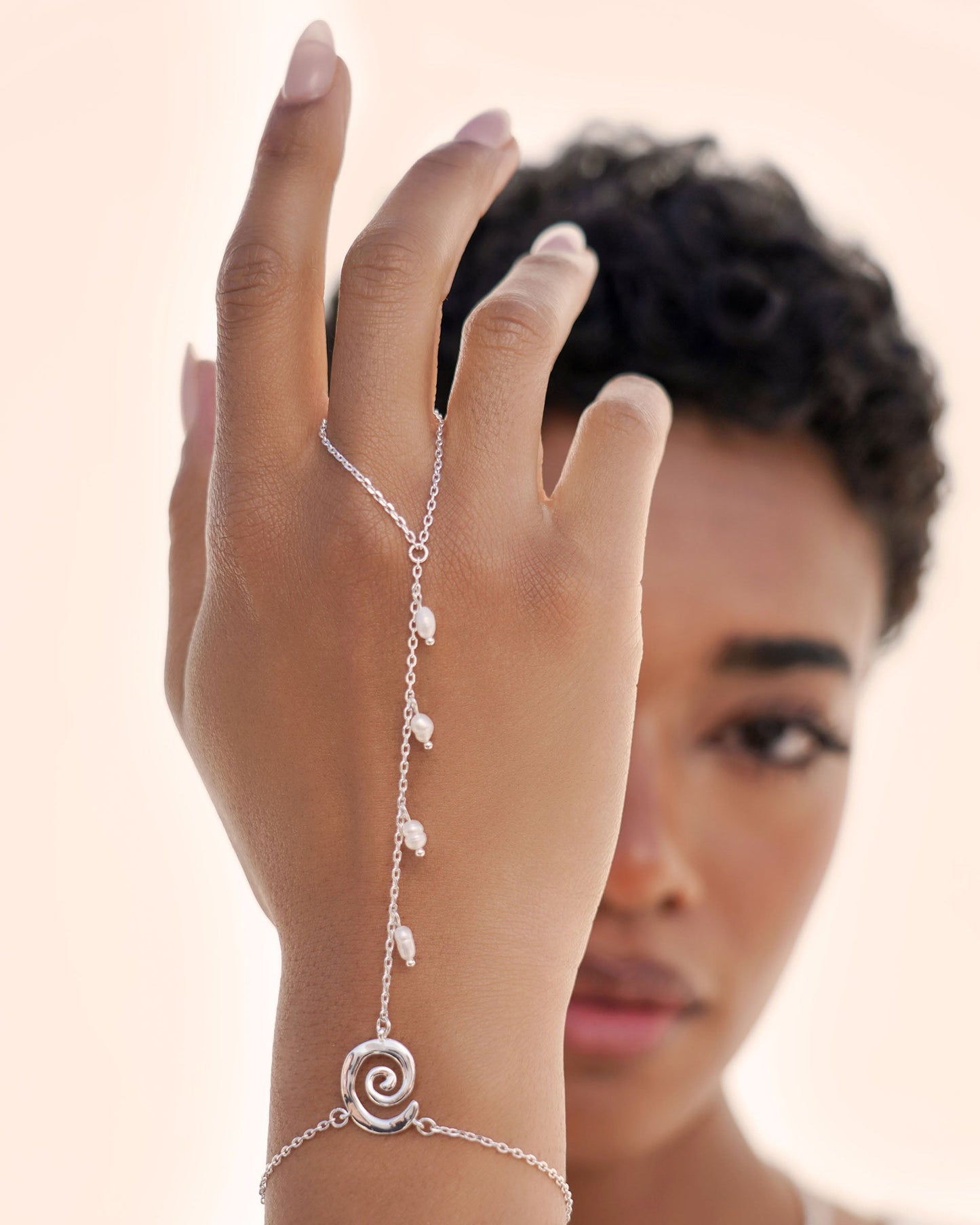 Aura Pearl Hand Chain